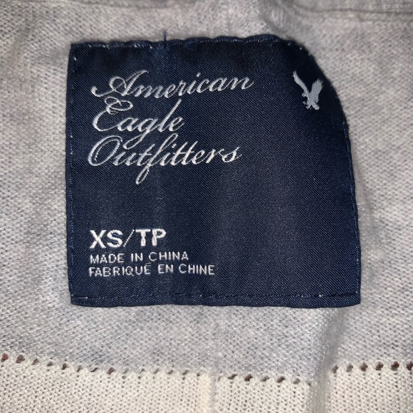 American Eagle Gray And White Lightweight Sweater - Picture 3 of 3